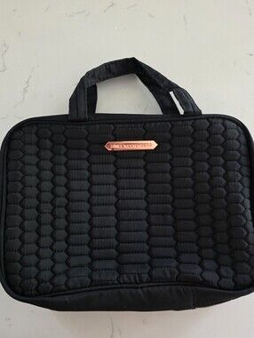 Aimee Kestenberg Black Quilted Hanging Toiletry Bag Makeup Cosmetic Case.